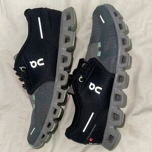 On Running women’s Cloud 5 two tone Sneakers